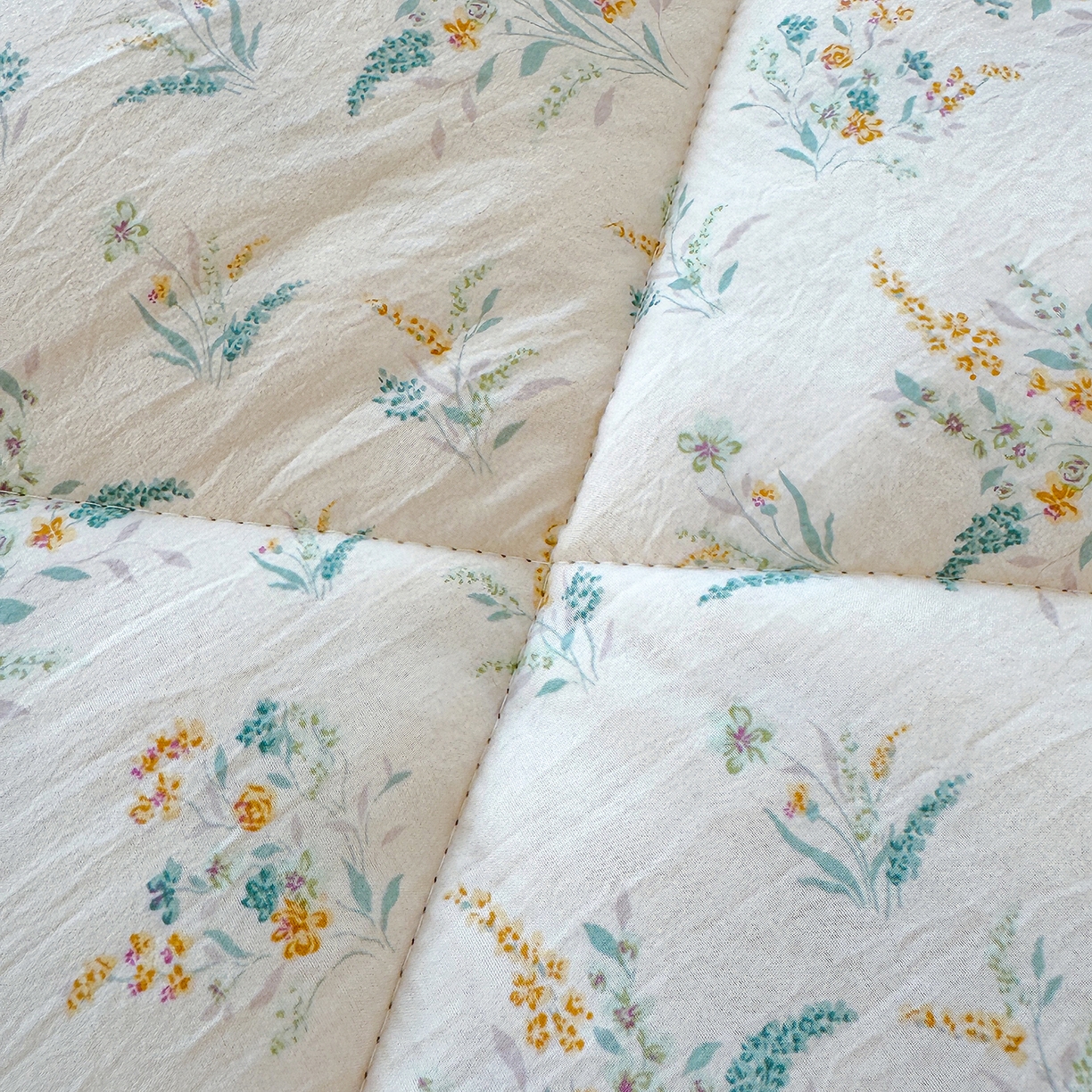 91家纺网 家纺一手货源 找家纺 弗苓家纺 2025新款糯叽叽ins风双层纱水洗棉冬被被子被芯 绚颜