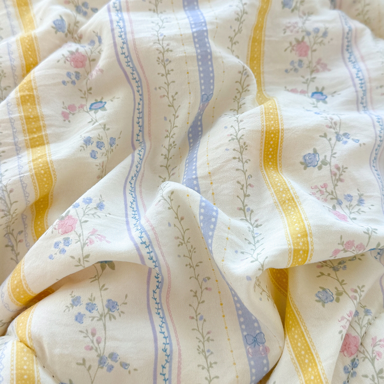 91家纺网 家纺一手货源 找家纺 弗苓家纺 2025新款糯叽叽ins风双层纱水洗棉冬被被子被芯 春晓