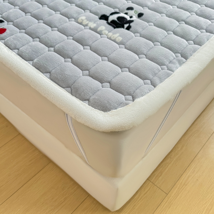91家纺网 家纺一手货源 找家纺 优品惠 2025新款冬季牛奶绒床垫床褥垫子床护垫加绒床盖学生宿舍上下铺 熊猫灰