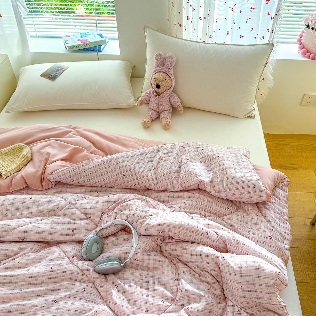 91家纺网 家纺一手货源 找家纺 弗苓家纺 2025新款糯叽叽ins风双层纱水洗棉冬被被子被芯 樱桃