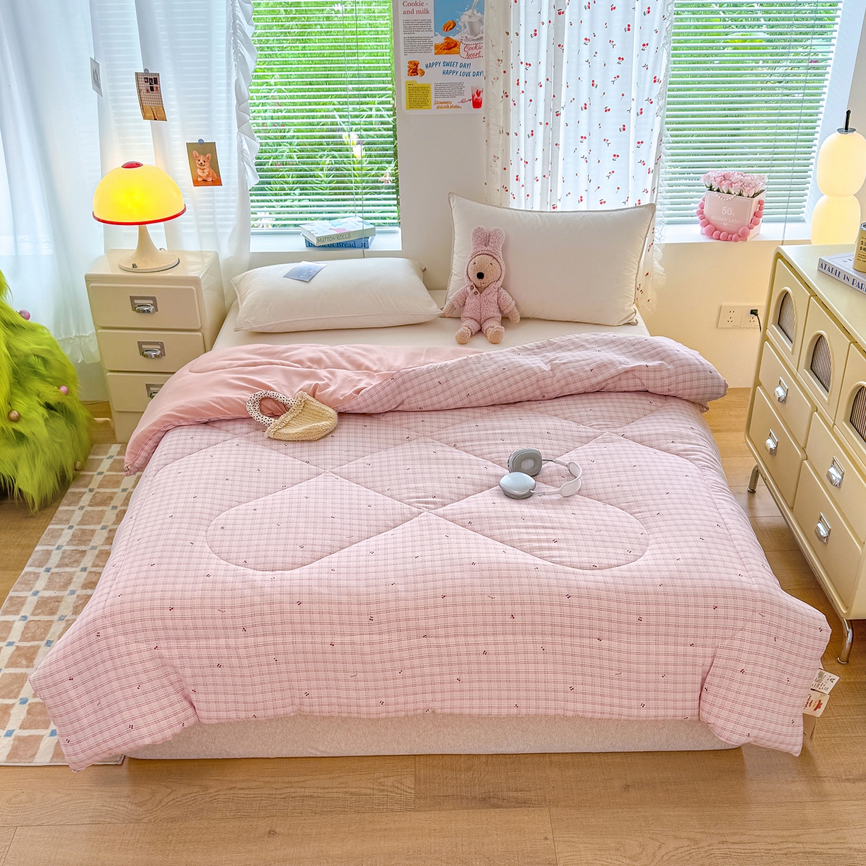 91家纺网 家纺一手货源 找家纺 弗苓家纺 2025新款糯叽叽ins风双层纱水洗棉冬被被子被芯 樱桃