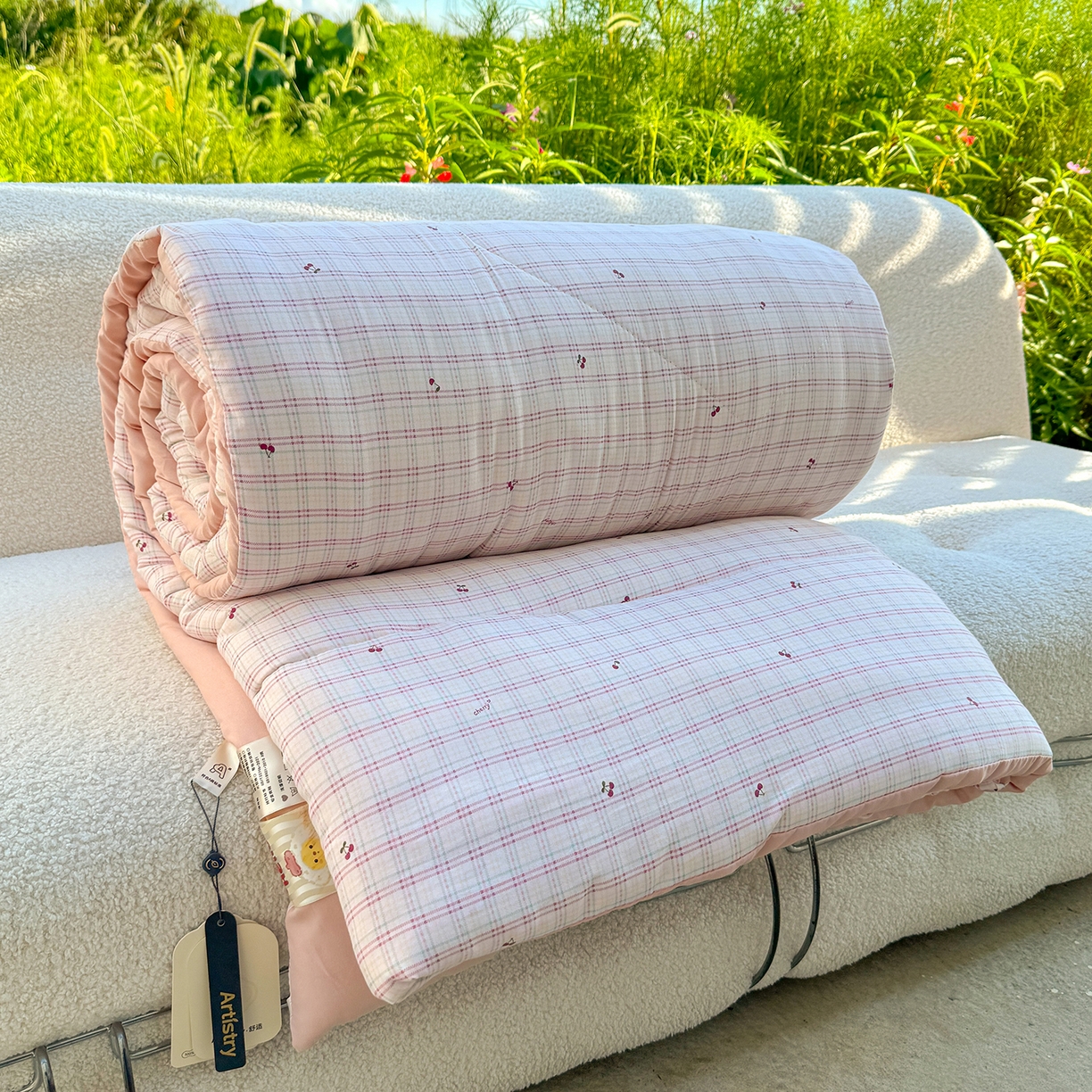 91家纺网 家纺一手货源 找家纺 弗苓家纺 2025新款糯叽叽ins风双层纱水洗棉冬被被子被芯 樱桃