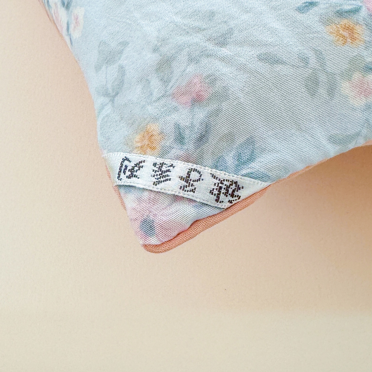 91家纺网 家纺一手货源 找家纺 弗苓家纺 2025新款糯叽叽ins风双层纱水洗棉冬被被子被芯 粉黛