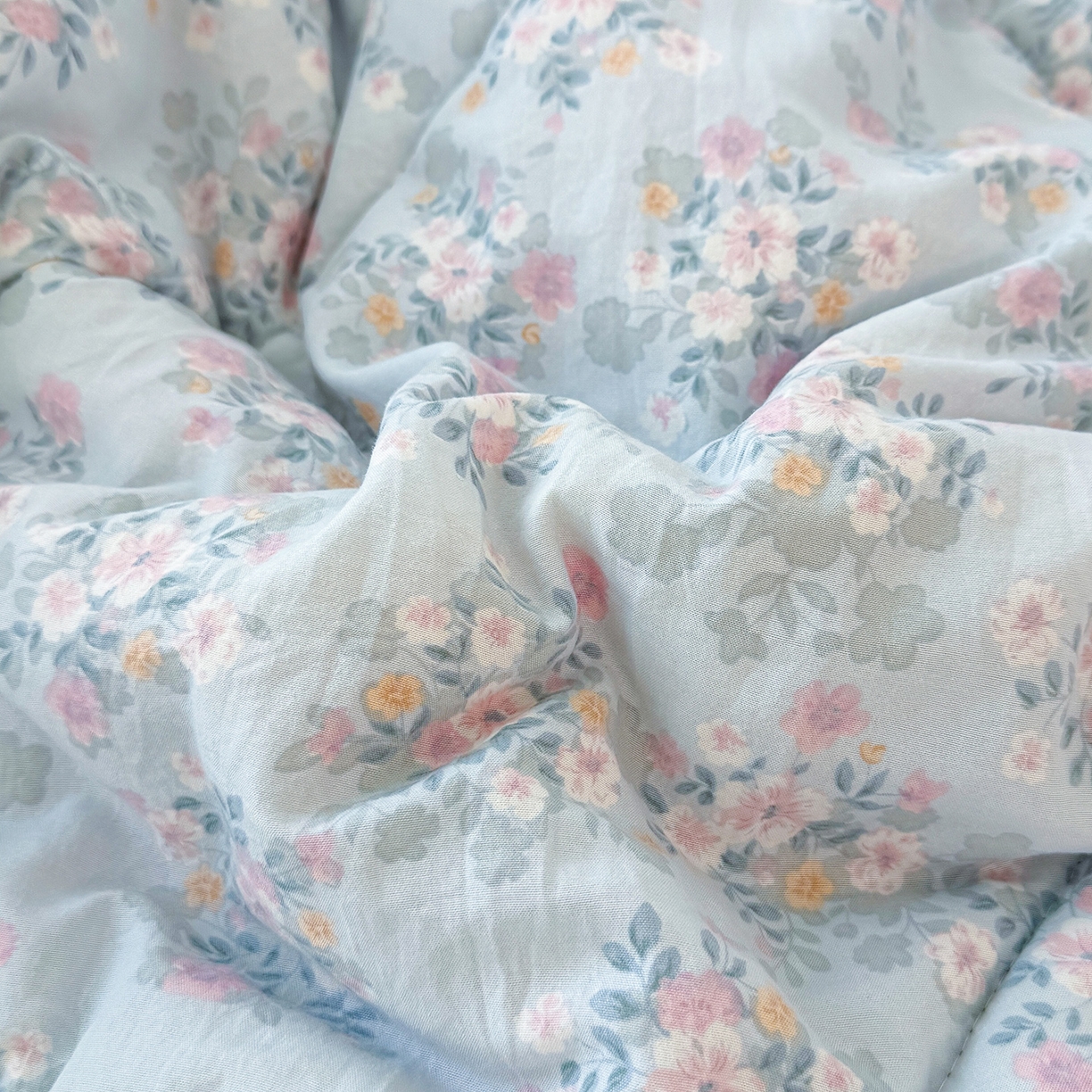 91家纺网 家纺一手货源 找家纺 弗苓家纺 2025新款糯叽叽ins风双层纱水洗棉冬被被子被芯 粉黛