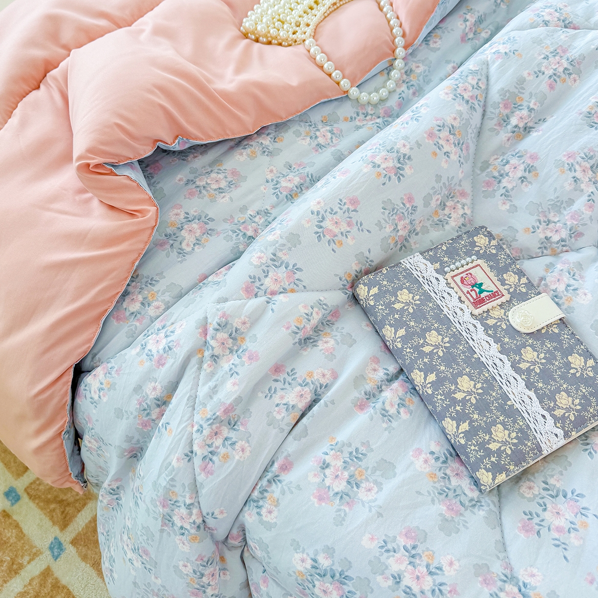 91家纺网 家纺一手货源 找家纺 弗苓家纺 2025新款糯叽叽ins风双层纱水洗棉冬被被子被芯 粉黛