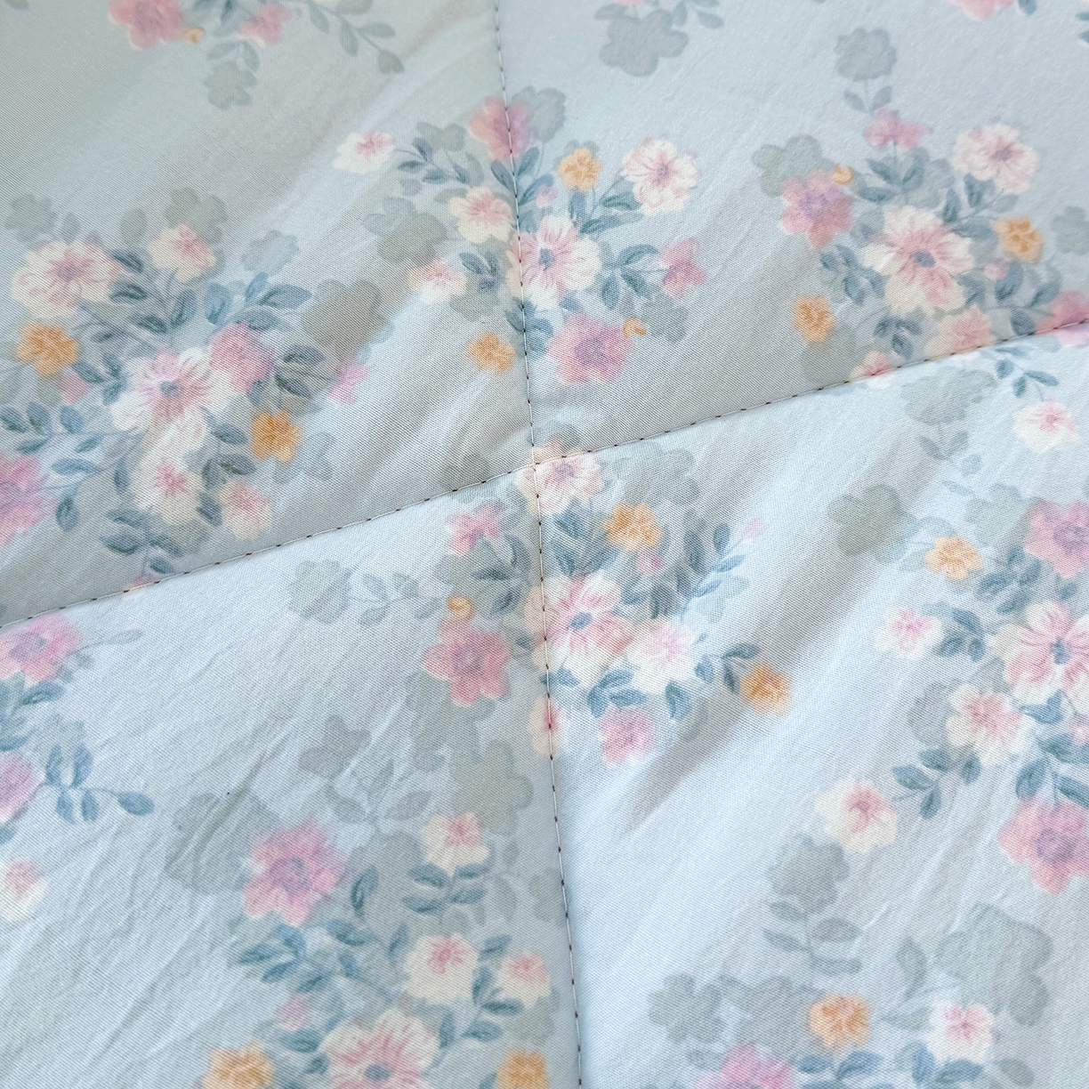 91家纺网 家纺一手货源 找家纺 弗苓家纺 2025新款糯叽叽ins风双层纱水洗棉冬被被子被芯 粉黛