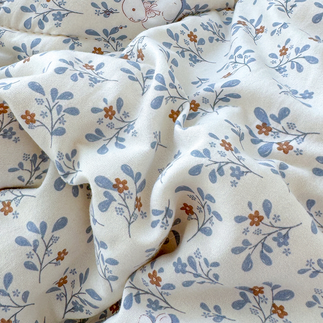 91家纺网 家纺一手货源 找家纺 弗苓家纺 2025新款糯叽叽ins风双层纱水洗棉冬被被子被芯 安妮兔