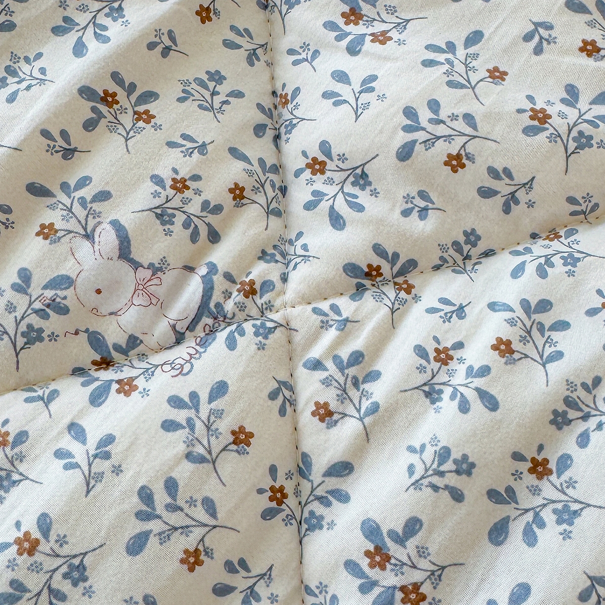 91家纺网 家纺一手货源 找家纺 弗苓家纺 2025新款糯叽叽ins风双层纱水洗棉冬被被子被芯 安妮兔