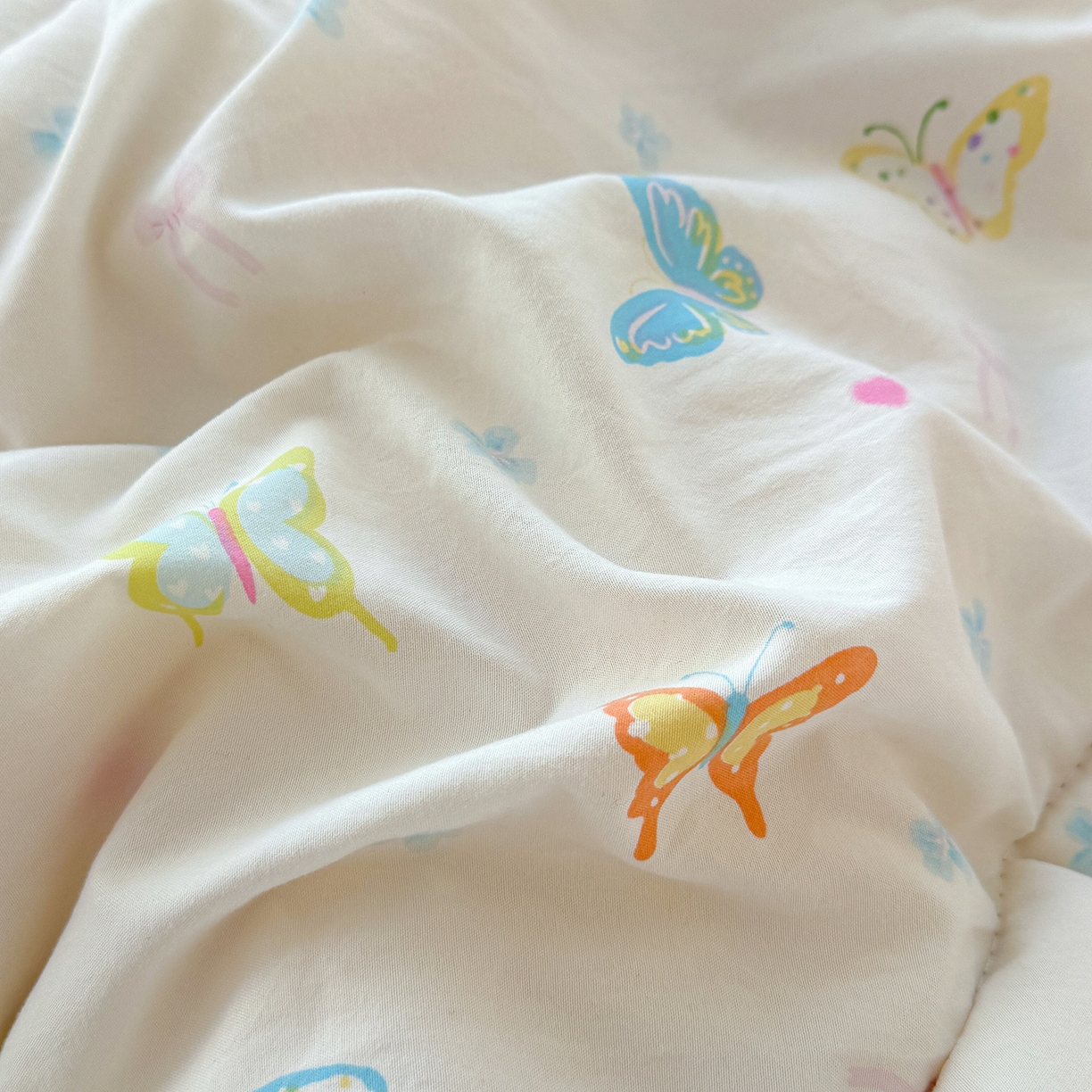 91家纺网 家纺一手货源 找家纺 弗苓家纺 2025新款糯叽叽ins风双层纱水洗棉冬被被子被芯 梦蝶