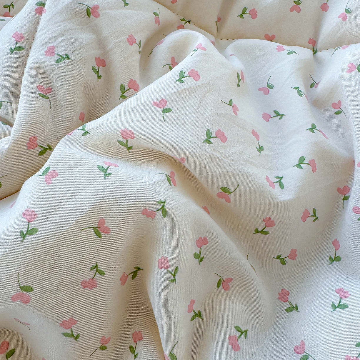 91家纺网 家纺一手货源 找家纺 弗苓家纺 2025新款糯叽叽ins风双层纱水洗棉冬被被子被芯 郁金香