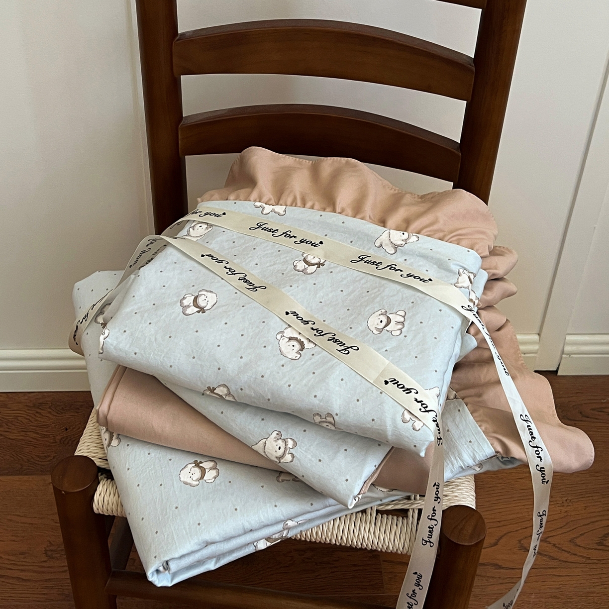 91家纺网 家纺一手货源 找家纺 梦莱斯 2025新款高克重云感棉四件套-花边款 星星狗