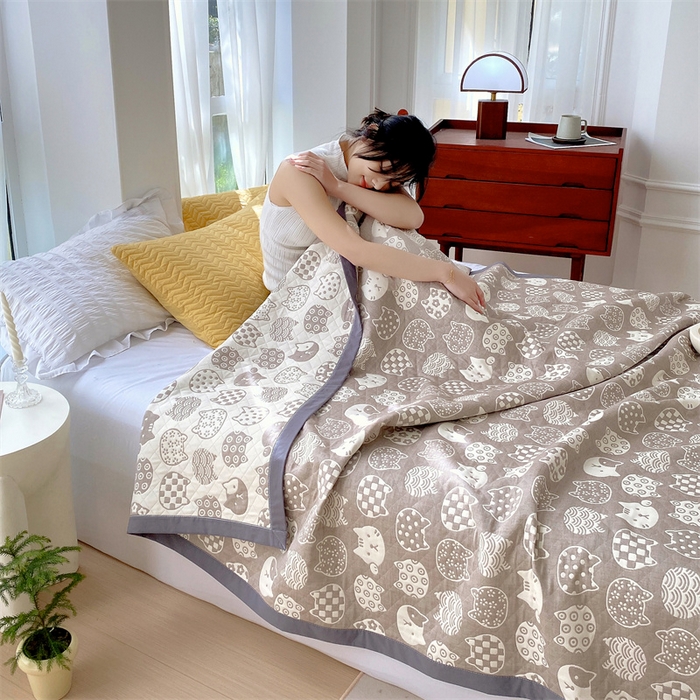 91家纺网 家纺一手货源 找家纺 ME/ERA HOME寐时代 2025新款a类全棉三层纱多功能毛巾被盖毯床单夏被 百变猫咪-咖