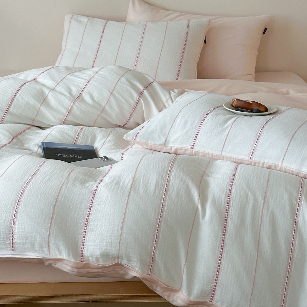 91家纺网 家纺一手货源 找家纺 蜜宿 2025新款全棉纯棉水洗双层纱穿线提花四件套 梨白-粉