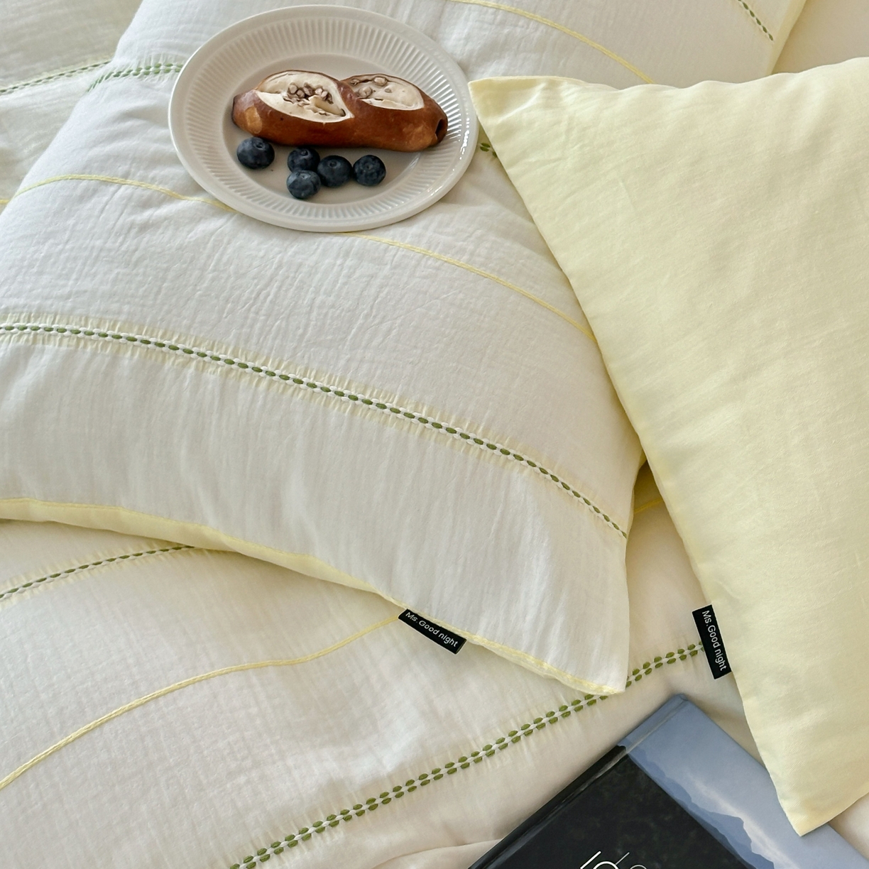 91家纺网 家纺一手货源 找家纺 蜜宿 2025新款全棉纯棉水洗双层纱穿线提花四件套 梨白-黄