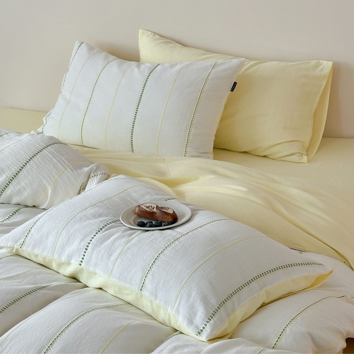 91家纺网 家纺一手货源 找家纺 蜜宿 2025新款全棉纯棉水洗双层纱穿线提花四件套 梨白-黄