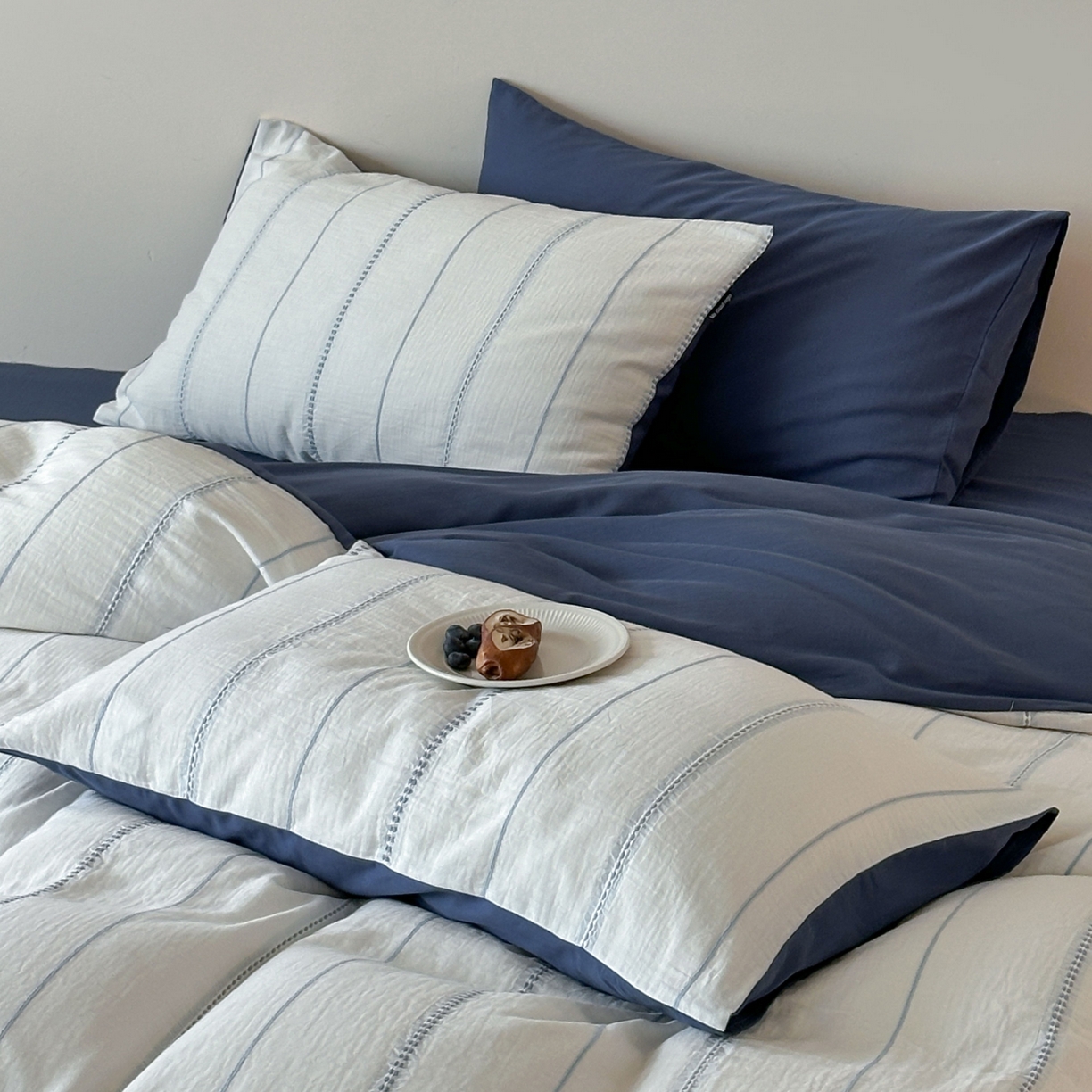 91家纺网 家纺一手货源 找家纺 蜜宿 2025新款全棉纯棉水洗双层纱穿线提花四件套 梨白-蓝