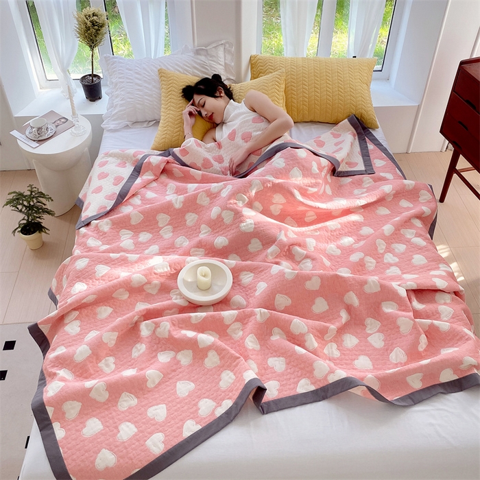 91家纺网 家纺一手货源 找家纺 ME/ERA HOME寐时代 2025新款a类全棉三层纱多功能毛巾被盖毯床单夏被 甜蜜爱心-粉