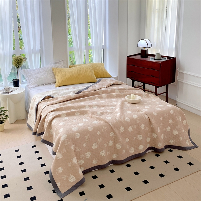 91家纺网 家纺一手货源 找家纺 ME/ERA HOME寐时代 2025新款a类全棉三层纱多功能毛巾被盖毯床单夏被 甜心草莓-咖