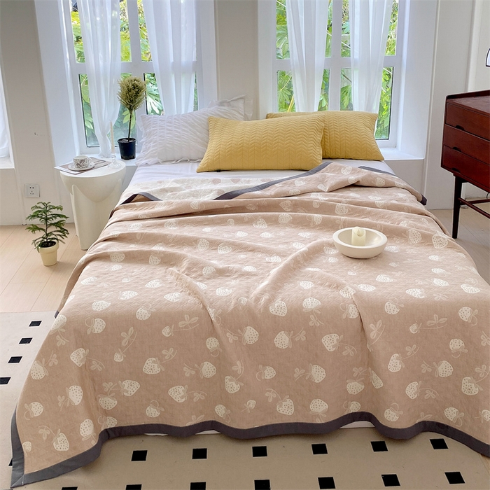 91家纺网 家纺一手货源 找家纺 ME/ERA HOME寐时代 2025新款a类全棉三层纱多功能毛巾被盖毯床单夏被 甜心草莓-咖