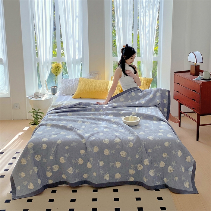 91家纺网 家纺一手货源 找家纺 ME/ERA HOME寐时代 2025新款a类全棉三层纱多功能毛巾被盖毯床单夏被 甜心草莓-蓝