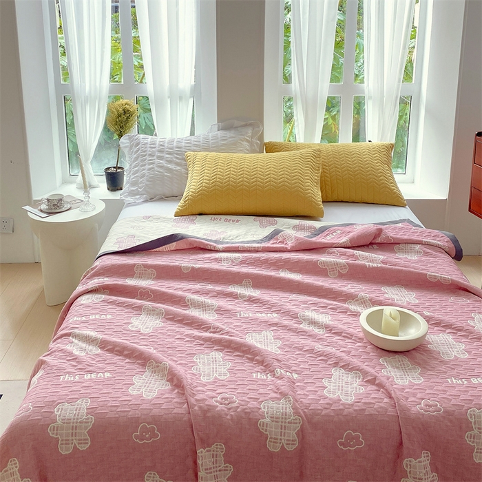 91家纺网 家纺一手货源 找家纺 ME/ERA HOME寐时代 2025新款a类全棉三层纱多功能毛巾被盖毯床单夏被 云朵小熊-粉