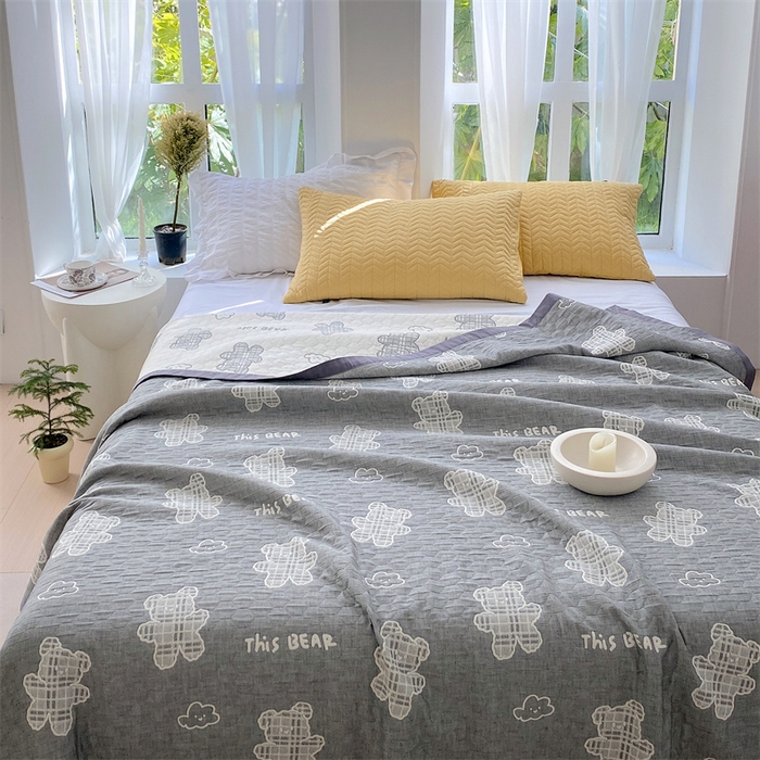 91家纺网 家纺一手货源 找家纺 ME/ERA HOME寐时代 2025新款a类全棉三层纱多功能毛巾被盖毯床单夏被 云朵小熊-灰