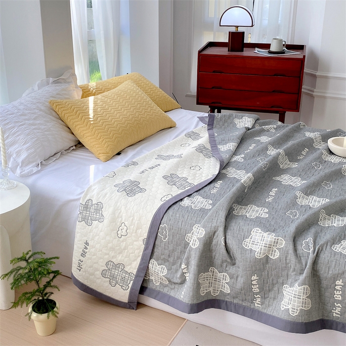 91家纺网 家纺一手货源 找家纺 ME/ERA HOME寐时代 2025新款a类全棉三层纱多功能毛巾被盖毯床单夏被 云朵小熊-灰