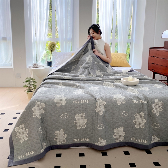 91家纺网 家纺一手货源 找家纺 ME/ERA HOME寐时代 2025新款a类全棉三层纱多功能毛巾被盖毯床单夏被 云朵小熊-灰