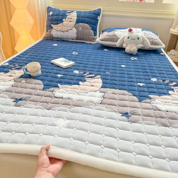 91家纺网 家纺一手货源 找家纺 优品惠 2025新款牛奶绒床垫床褥垫子床护垫冬季加绒加厚夹棉床盖 月亮蓝