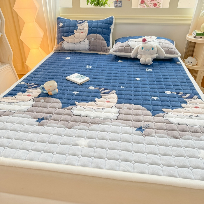 91家纺网 家纺一手货源 找家纺 优品惠 2025新款牛奶绒床垫床褥垫子床护垫冬季加绒加厚夹棉床盖 月亮蓝
