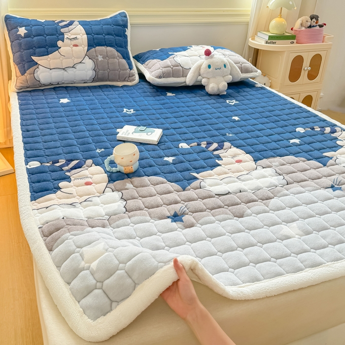 91家纺网 家纺一手货源 找家纺 优品惠 2025新款牛奶绒床垫床褥垫子床护垫冬季加绒加厚夹棉床盖 月亮蓝