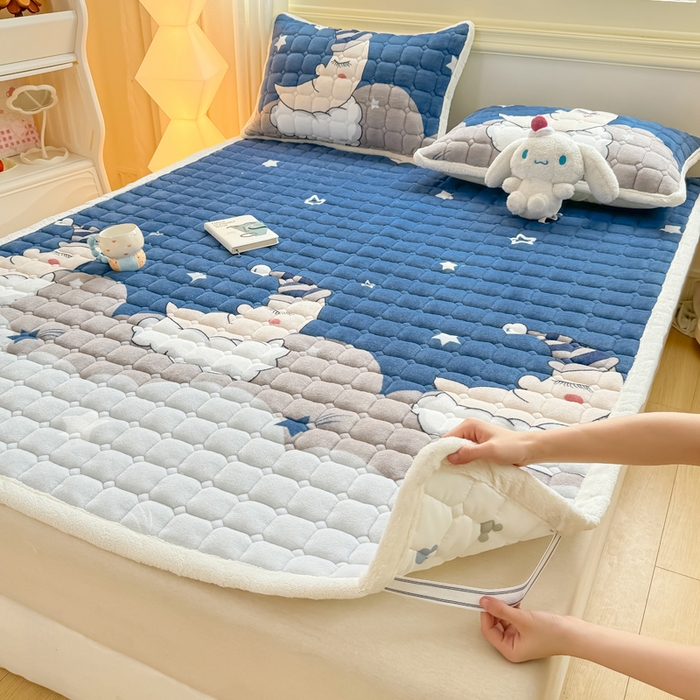 91家纺网 家纺一手货源 找家纺 优品惠 2025新款牛奶绒床垫床褥垫子床护垫冬季加绒加厚夹棉床盖 月亮蓝