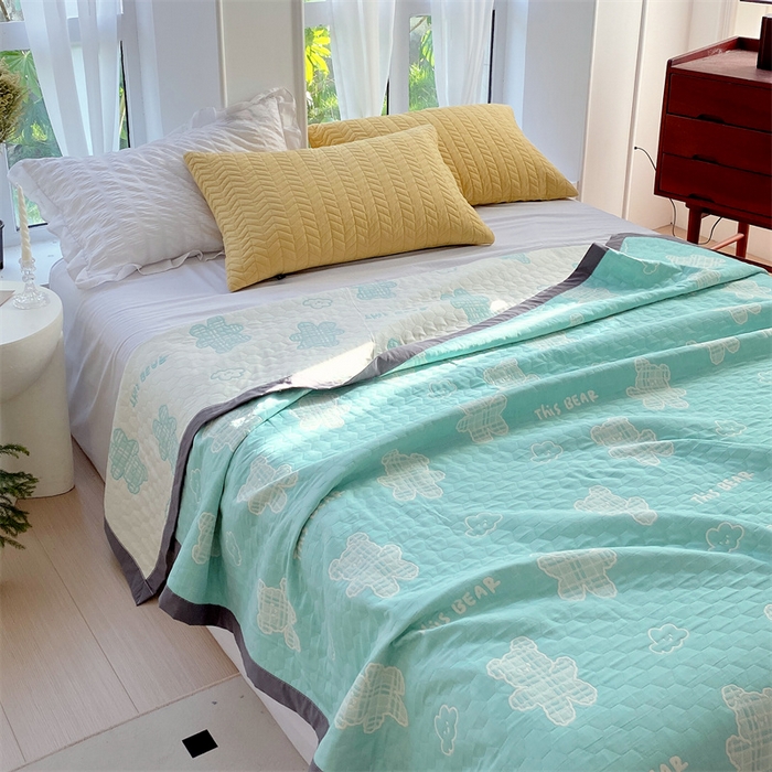 91家纺网 家纺一手货源 找家纺 ME/ERA HOME寐时代 2025新款a类全棉三层纱多功能毛巾被盖毯床单夏被 云朵小熊-绿