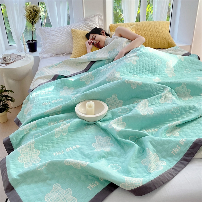 91家纺网 家纺一手货源 找家纺 ME/ERA HOME寐时代 2025新款a类全棉三层纱多功能毛巾被盖毯床单夏被 云朵小熊-绿