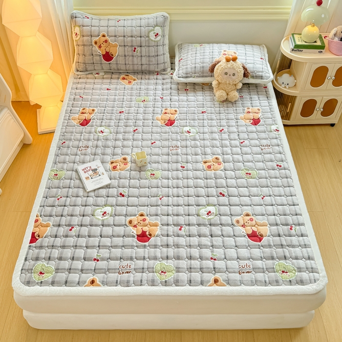 91家纺网 家纺一手货源 找家纺 优品惠 2025新款牛奶绒床垫床褥垫子床护垫冬季加绒加厚夹棉床盖 抱抱熊