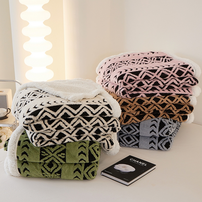 91家纺网 家纺一手货源 找家纺 楼兰公主 2025新款阳离子羊羔绒菱格毯毛毯毯子-麦格系列 菱格-白