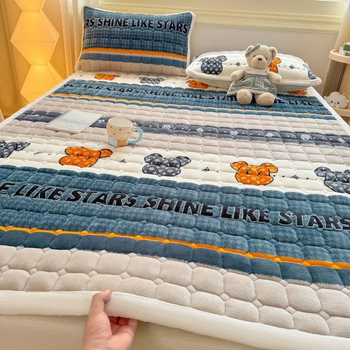 91家纺网 家纺一手货源 找家纺 优品惠 2025新款牛奶绒床垫床褥垫子床护垫冬季加绒加厚夹棉床盖 都市潮熊