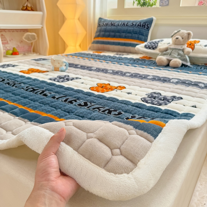 91家纺网 家纺一手货源 找家纺 优品惠 2025新款牛奶绒床垫床褥垫子床护垫冬季加绒加厚夹棉床盖 都市潮熊