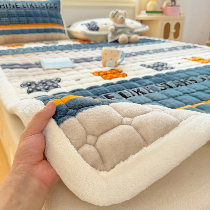 91家纺网 家纺一手货源 找家纺 优品惠 2025新款牛奶绒床垫床褥垫子床护垫冬季加绒加厚夹棉床盖 都市潮熊