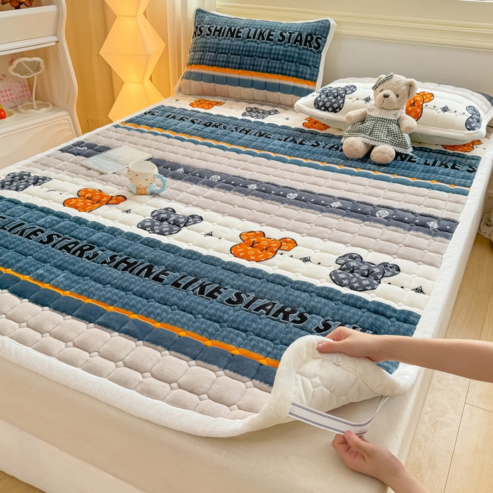 91家纺网 家纺一手货源 找家纺 优品惠 2025新款牛奶绒床垫床褥垫子床护垫冬季加绒加厚夹棉床盖 都市潮熊