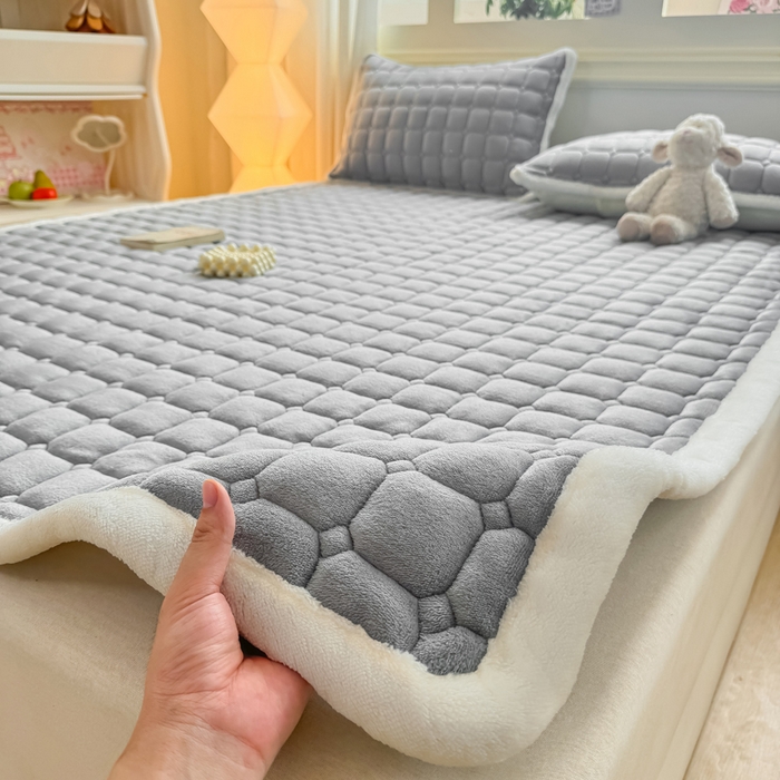 91家纺网 家纺一手货源 找家纺 优品惠 2025新款牛奶绒床垫床褥垫子床护垫冬季加绒加厚夹棉床盖 高级灰