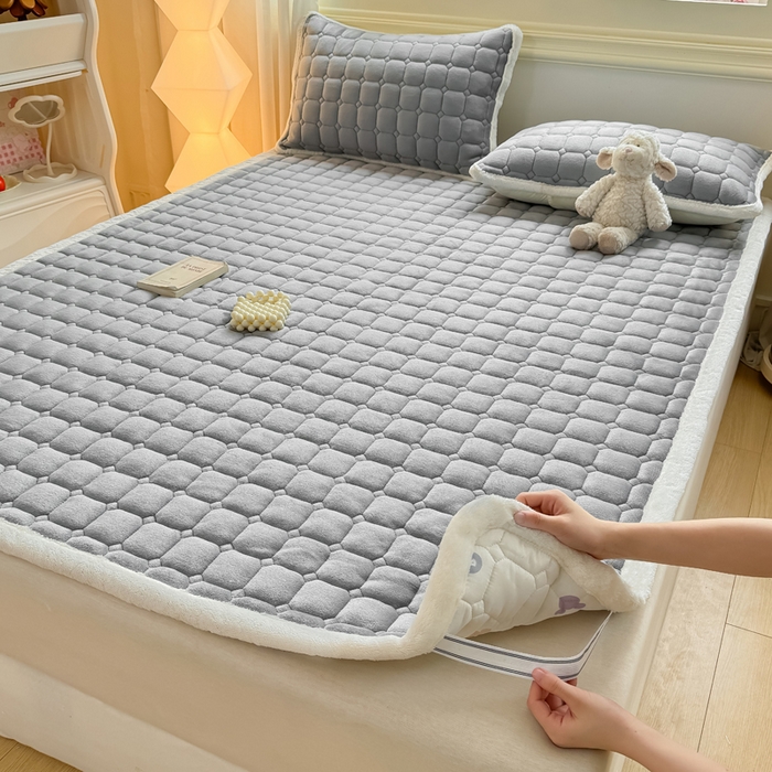 91家纺网 家纺一手货源 找家纺 优品惠 2025新款牛奶绒床垫床褥垫子床护垫冬季加绒加厚夹棉床盖 高级灰