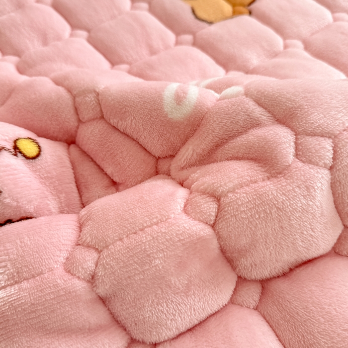 91家纺网 家纺一手货源 找家纺 优品惠 2025新款牛奶绒床垫床褥垫子床护垫冬季加绒加厚夹棉床盖 卡皮巴拉粉