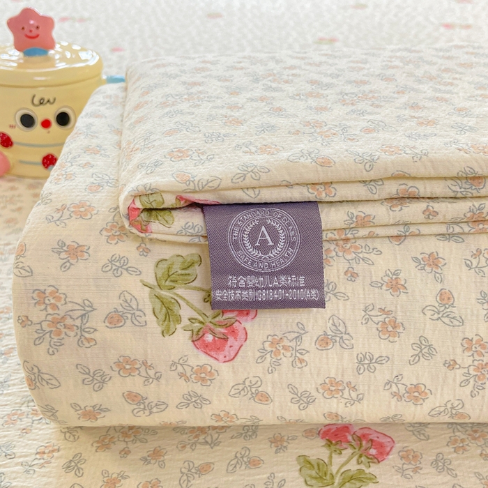 91家纺网 家纺一手货源 找家纺 夜笙家纺 2025新款110克水洗棉双层纱单床单系列 甜心草莓