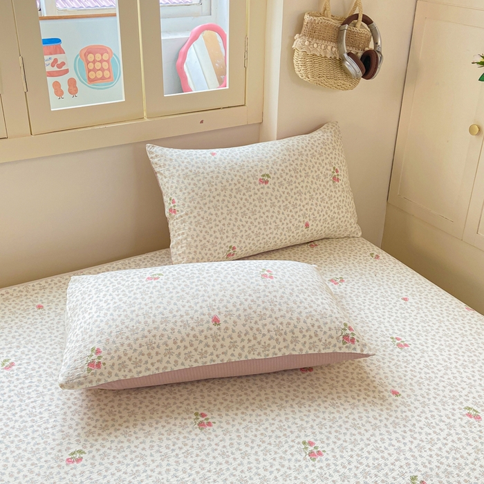 91家纺网 家纺一手货源 找家纺 夜笙家纺 2025新款110克水洗棉双层纱单床单系列 甜心草莓