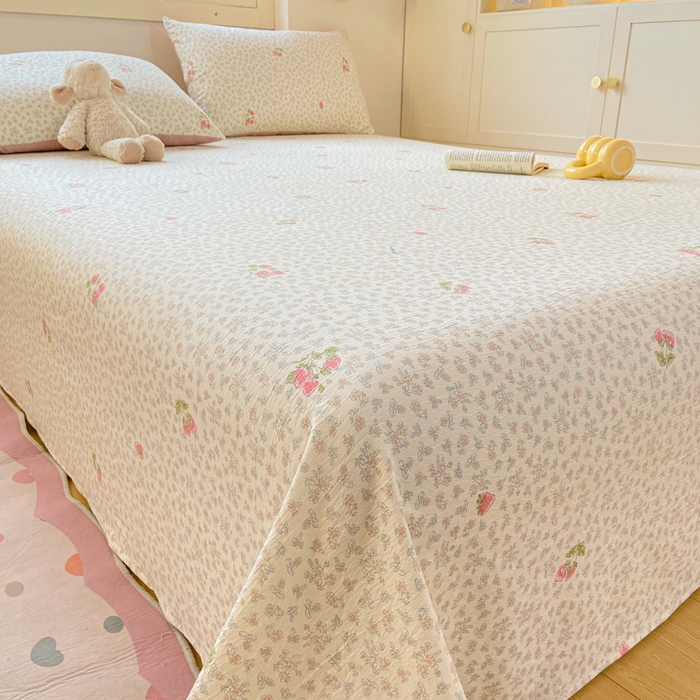 91家纺网 家纺一手货源 找家纺 夜笙家纺 2025新款110克水洗棉双层纱单床单系列 甜心草莓