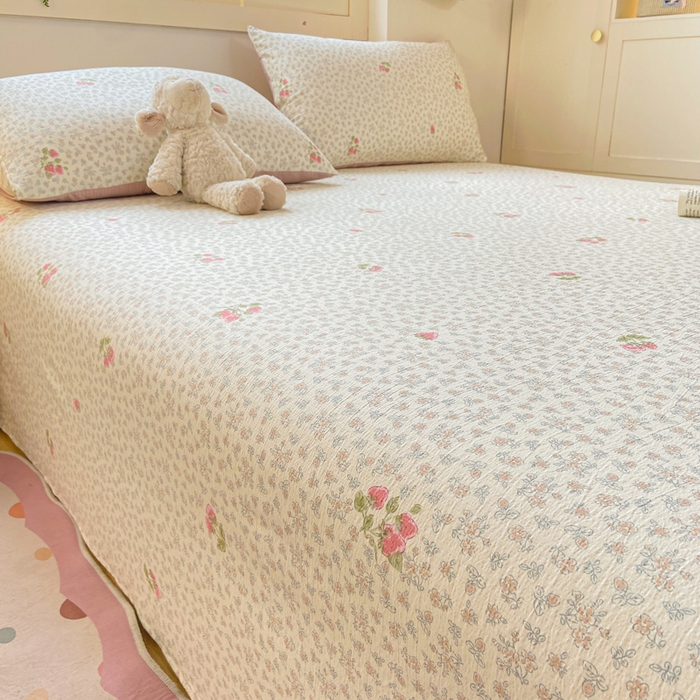 91家纺网 家纺一手货源 找家纺 夜笙家纺 2025新款110克水洗棉双层纱单床单系列 甜心草莓