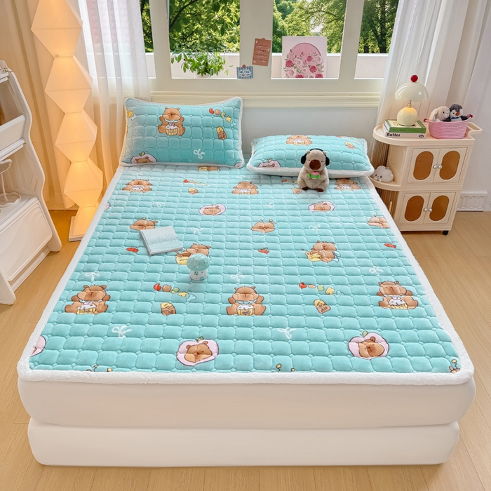 91家纺网 家纺一手货源 找家纺 优品惠 2025新款牛奶绒床垫床褥垫子床护垫冬季加绒加厚夹棉床盖 卡皮巴拉蓝