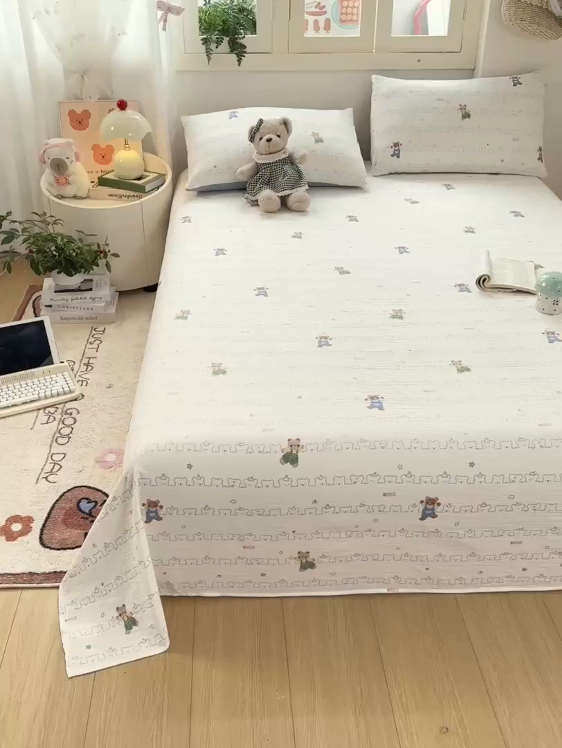 91家纺网 家纺一手货源 找家纺 夜笙家纺 2025新款110克水洗棉双层纱单床单系列 熊熊乐园