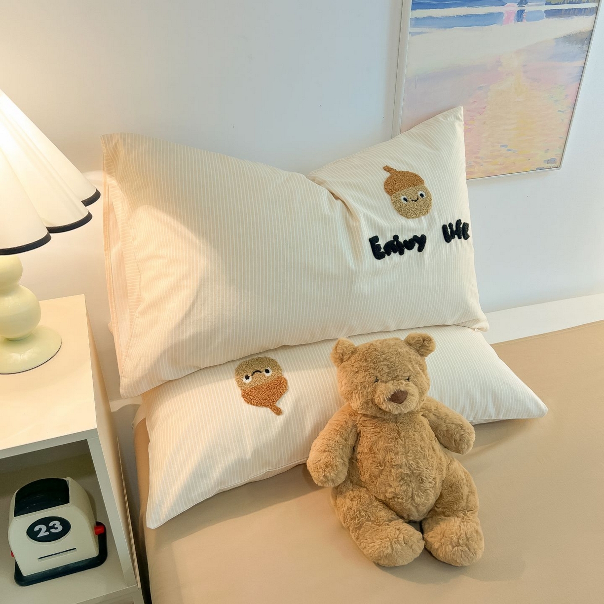 91家纺网 家纺一手货源 找家纺 多乐家纺 2025新款卡通全棉磨毛毛巾绣单枕套 坚果家族-细条咖